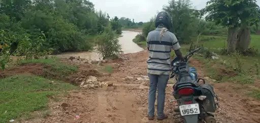 (कोरबा)  जटाशंकरी नाले पर पुलिया नहीं होने से लोगो को हो रही परेशानी