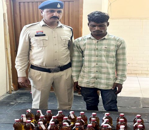 (रायपुर) अवैध देशी शराब के साथ पकड़ाया युवक