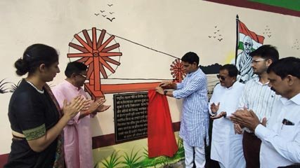 (रायपुर) महात्मा गांधी की स्वच्छता के संदेश को घर-घर पहुंचाना है: मंत्री  टंकराम वर्मा