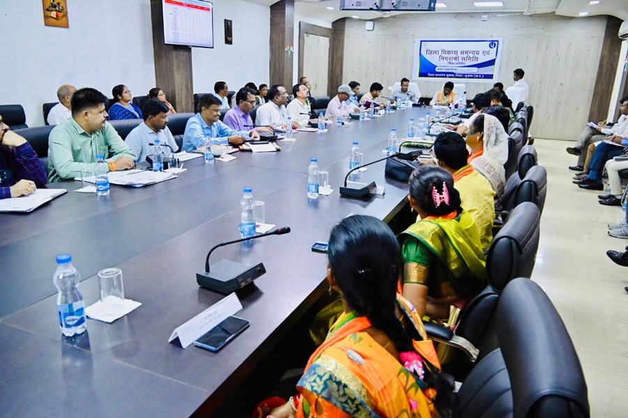 (सुकमा) बस्तर सांसद की अध्यक्षता में जिला विकास समन्वय और निगरानी समिति की बैठक संपन्न