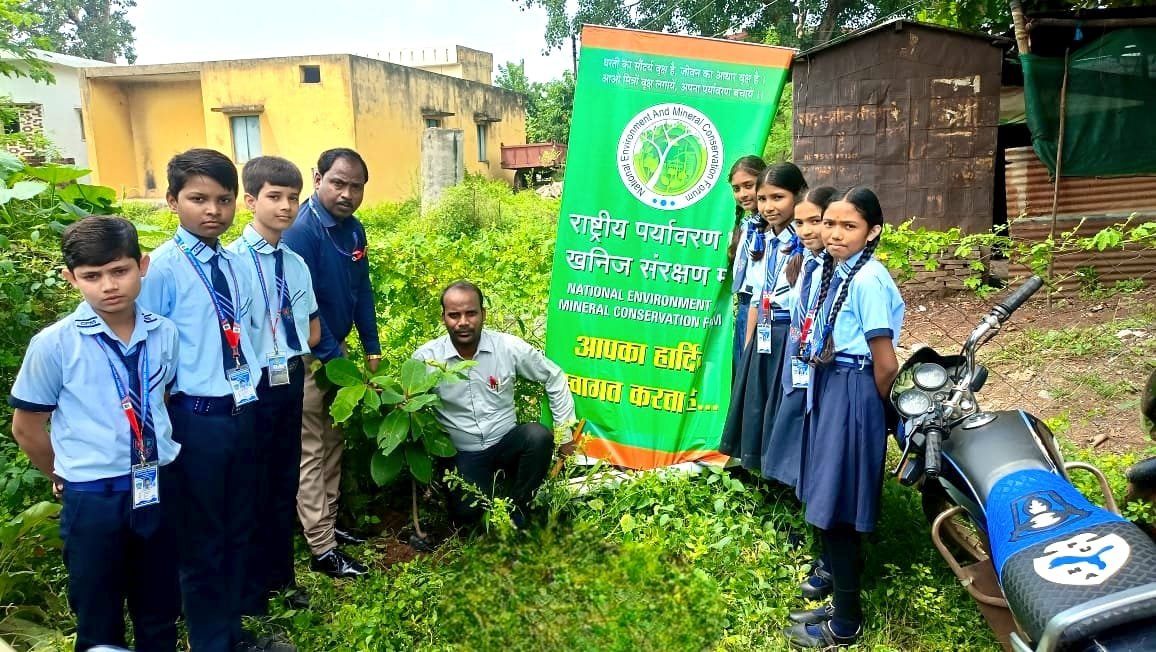 (सारंगढ़-बिलाईगढ़)‘एक पेड़ मां के नाम’ अभियान के तहत पौधारोपण