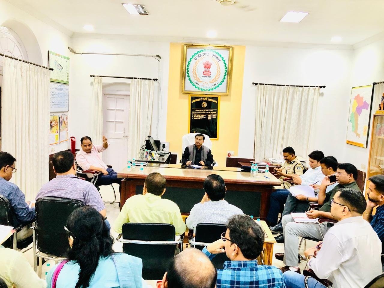 (रायपुर )प्रधानमंत्री के प्रस्तावित कार्यक्रम की तैयारियों की संभागायुक्त ने की समीक्षा