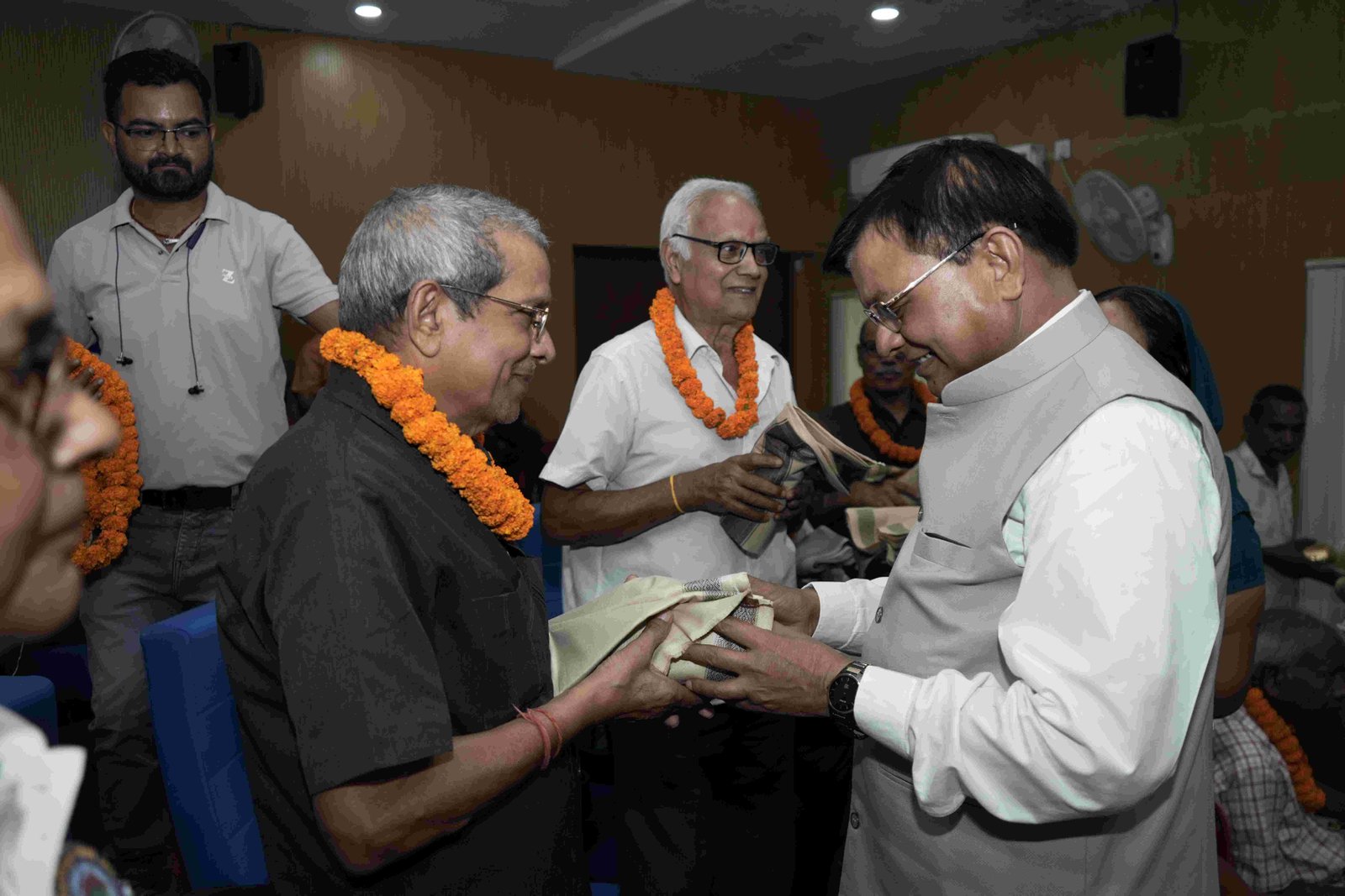(कोरबा) केबिनेट मंत्री लखन लाल देवांगन ने वृद्धजनों को किया सम्मानित