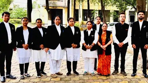 (रायपुर) महाअष्टमी की छुट्टी कैंसिल होने पर विरोध में उतरे अधिवक्ता
