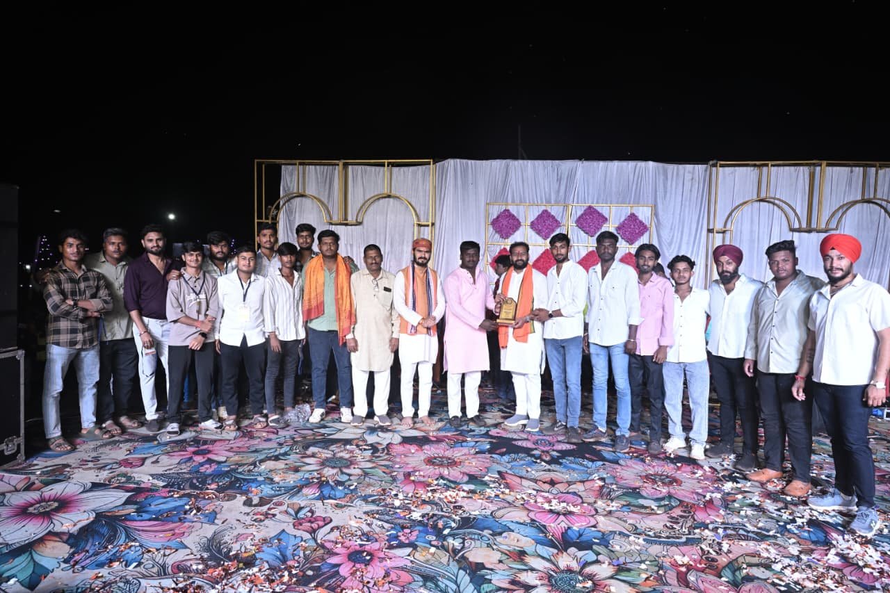 (दल्लीराजहरा) दुर्गा उत्सव में छत्तीसगढ़ी सुप्रसिद्ध लोक गायिका आरू साहू द्वारा भव्य सांस्कृतिक कार्यक्रम।