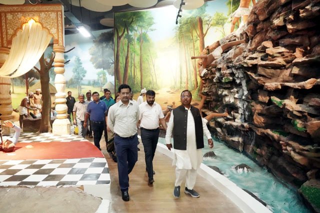 (रायपुर) आदिम जाति विकास मंत्री ने आदिवासी स्वतंत्रता संग्राम सेनानियों पर निर्माणाधीन संग्रहालय-सह स्मारक के निर्माण कार्यों का किया निरीक्षण