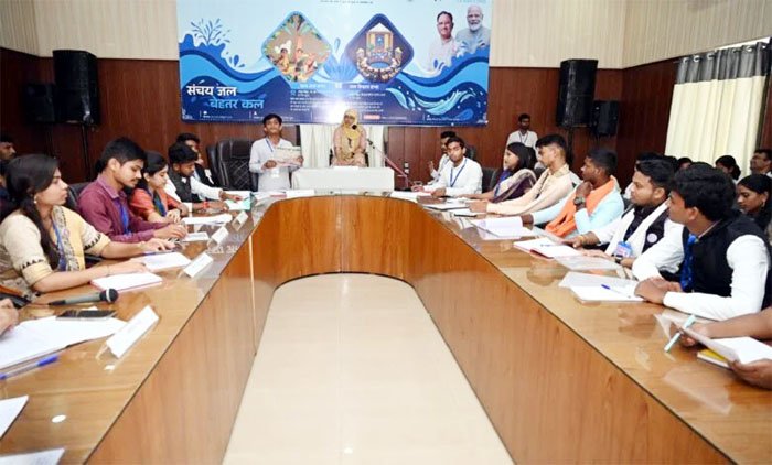 (रायपुर) पहले दिन स्कूली बच्चे ग्राम सभा में पारित किए जल और वन संरक्षण के लिए संकल्प