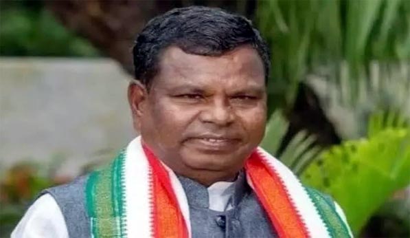 (रायपुर) पूर्व विधायक उपाध्याय कवासी लखमा के आंख के ऑपरेशन के लिए पुलिस बल उपलब्ध कराने डीजीपी से मिले