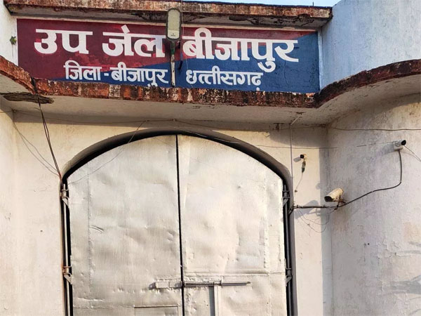(बीजापुर) मुख्यधारा में लौटे नक्सली जेल में मिले अपने परिजनों से