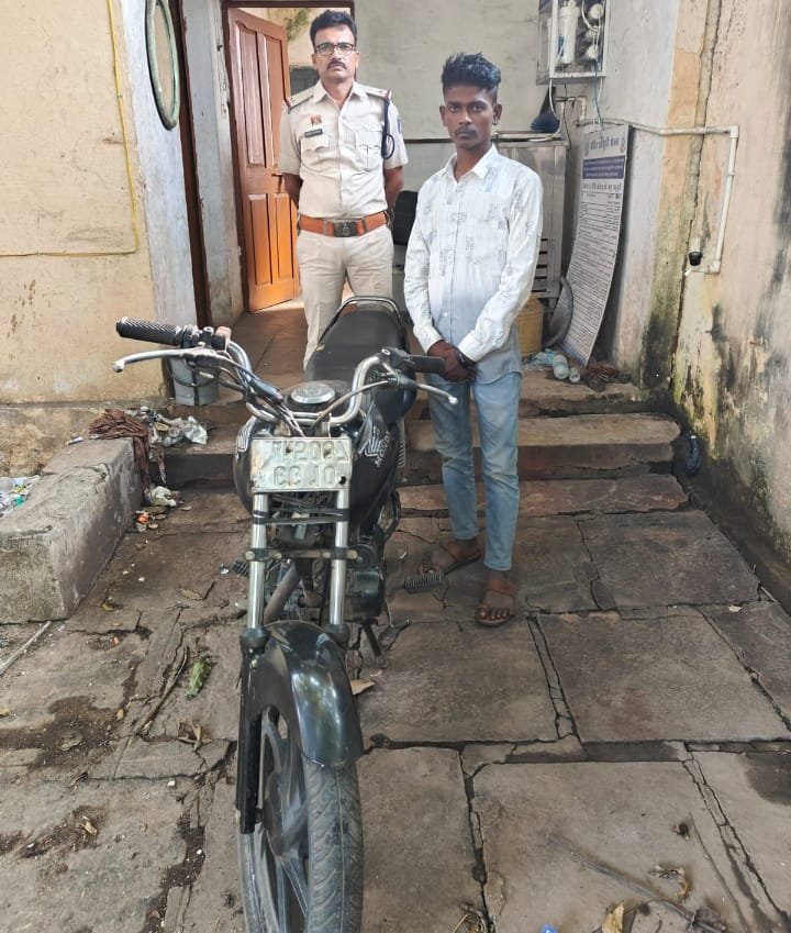 (बिलासपुर) कोनी पुलिस ने चोरी की मोटरसाइकिल बरामद किया