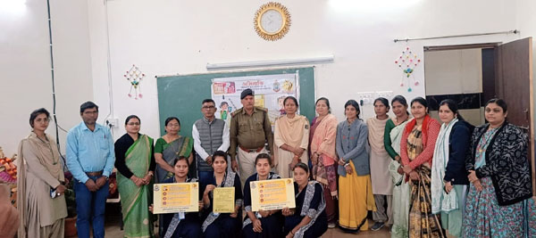(राजनांदगांव) श्रीराम कॉलेज में रक्षा टीम एवं यातायात पुलिस ने सुरक्षा एवं जागरूकता कार्यक्रम आयोजित किया