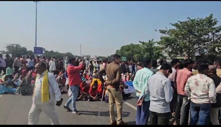 बसना में कुड़ेकेल नाला निर्माण की मांग पर उग्र विरोध, NH-53 पर हजारों ग्रामीणों का चक्का जाम