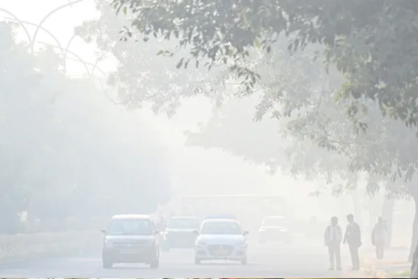 (नोएडा)एनसीआर में नहीं मिल रही जहरीली हवा से निजात, ग्रेटर नोएडा और गाजियाबाद में एक्यूआई 400 के पार