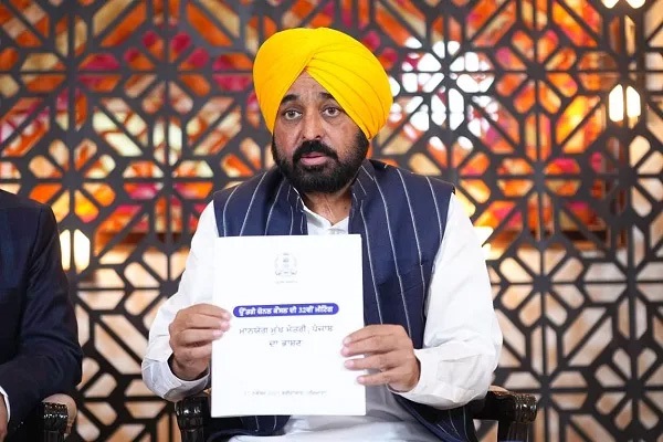 (नई दिल्ली)पंजाब और पंजाबियों के हितों के लिए चट्टान की तरह खड़ा हूं, प्रदेश के हक़ नहीं छीनने दूंगा- सीएम मान