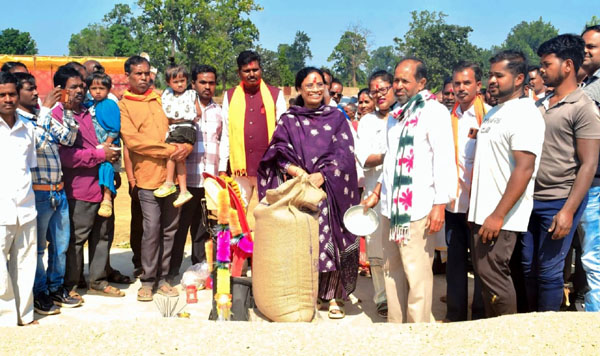 (कोण्डागांव) विधायक उसेण्डी ने मुलमुला से धान खरीदी कार्य का किया शुभारंभ