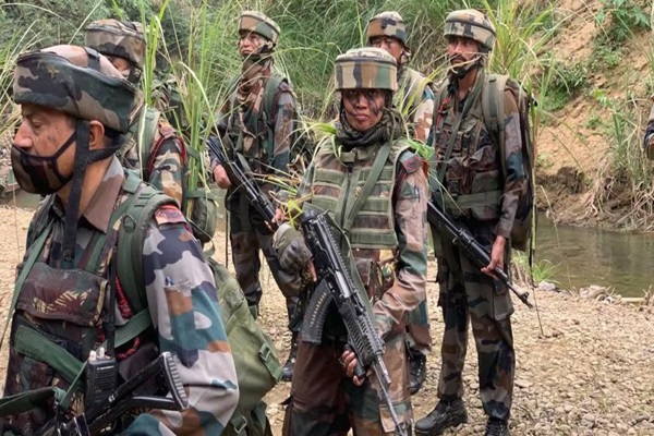 (इंफाल)मणिपुर में 48 घंटे में असम राइफल्स की बड़ी सफलता : 3 उग्रवादी गिरफ्तार, भारी मात्रा में हथियार बरामद