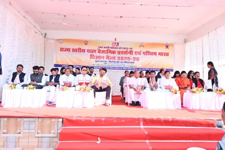 (जशपुर) वैज्ञानिक सोच बच्चों के भविष्य का मजबूत आधार- विधायक गोमती साय
