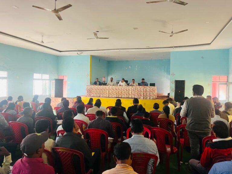 (कोरबा) प्रधानमंत्री आवास योजना के तहत ग्रामीणों के आवास निर्माण में लाएं प्रगति: सीईओ
