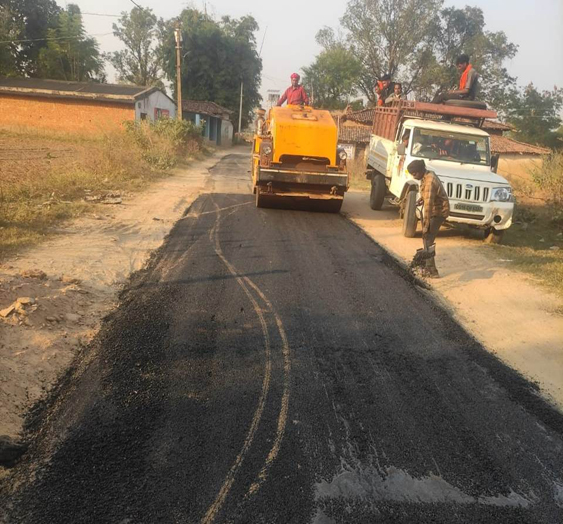 (कोरिया) पीडब्ल्यूडी द्वारा सड़कों का मरम्मत कार्य जारी