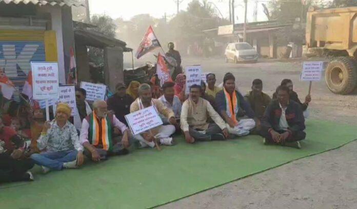(कोरबा) रिस्दी, बालको मार्ग की बदहाल सड़क पर युवा कांग्रेस का हल्ला बोल, एक दिवसीय धरना प्रदर्शन