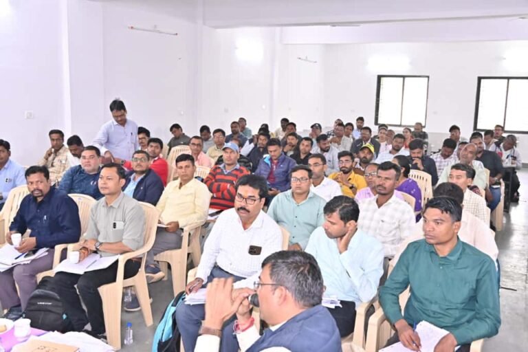 (धमतरी) धान उपार्जन की तैयारी पूर्ण, सुचारू संचालन हेतु वैकल्पिक व्यवस्था — अधिकारियों को दिया गया प्रशिक्षण