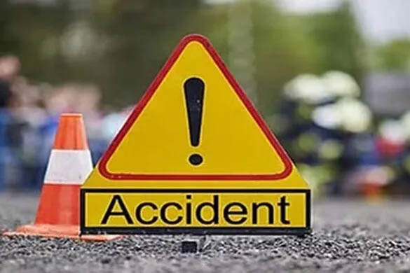 दर्दनाक हादसा : तेज रफ्तार कार अनियंत्रित होकर पलटी, चार युवकों की मौत