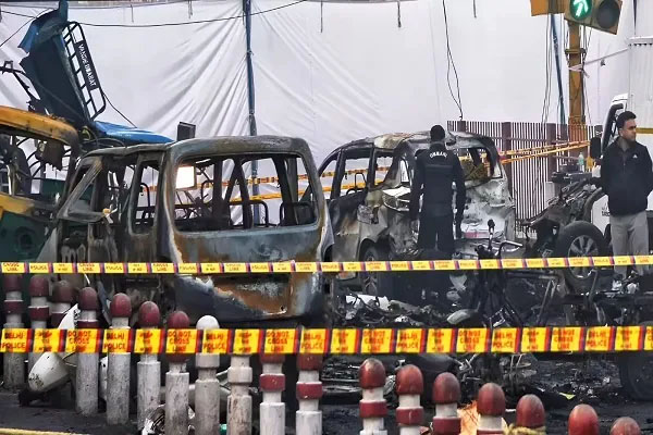 (नई दिल्ली)लाल किले के पास धमाका मामले में चार और आरोपी गिरफ्तार, एनआईए टीम ने जम्मू-कश्मीर से हिरासत में लिया