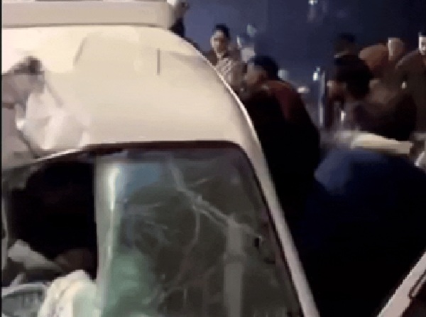 (भरतपुर)रफ्तार का कहर : डिवाइडर तोड़कर आई थार ने श्रद्धालुओं की इको को मारी टक्कर, 2 की मौत, 8 घायल