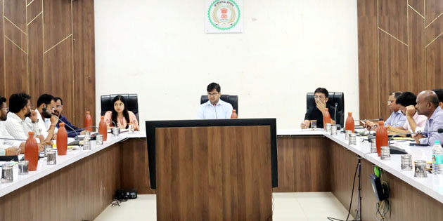 (बीजापुर) कलेक्टर संबित मिश्रा ने विकास को रफ़्तार देने की हिदायत