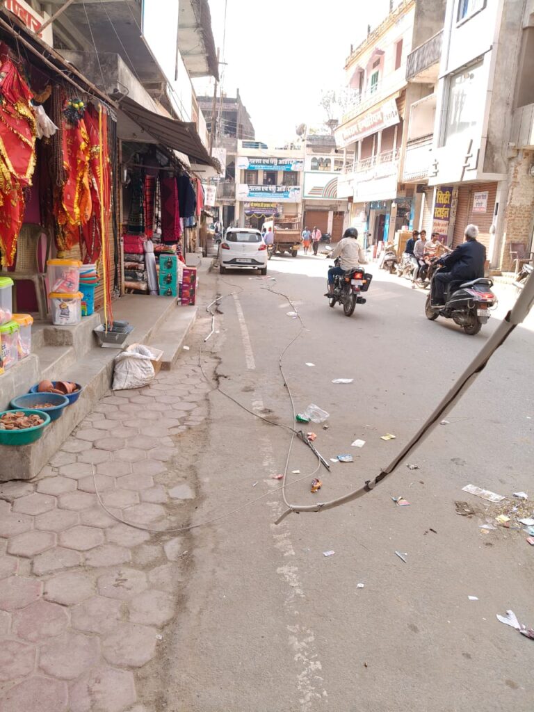 (रामानुजगंज ) एल टी बिजली लाइन टूट कर जमीन पर गिरा, बड़ा हादसा टला