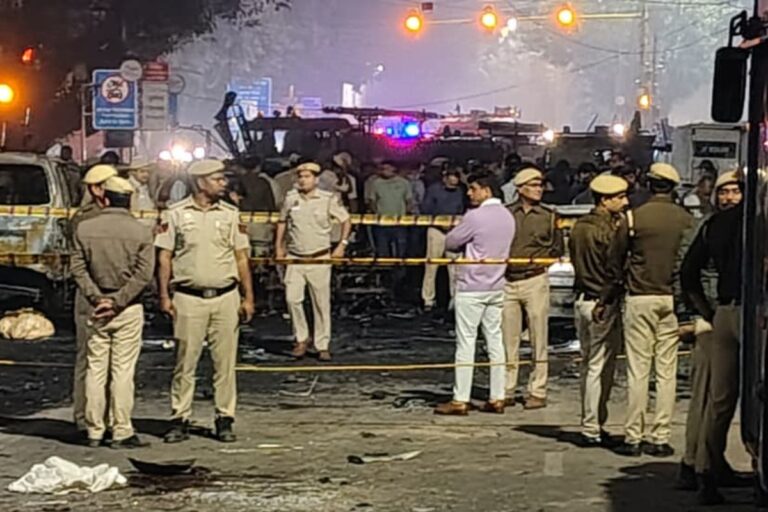 पूरे बंगाल सहित महानगर कोलकाता में हाई अलर्ट, नाका चेकिंग व गश्त शुरू