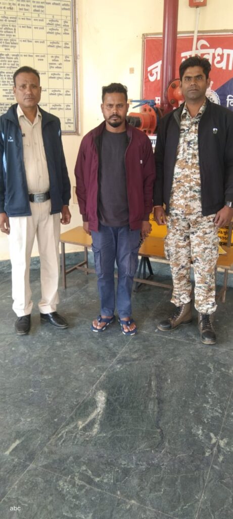 (जशपुर) ऑपरेशन अंकुश: युवती से दुष्कर्म के मामले में फरार स्थाई वारंटी रामेश्वर उर्फ रमेश सिंह आया पुलिस की गिरफ्त में, भेजा जेल