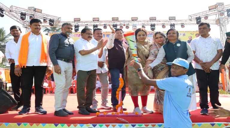 (बीजापुर) जिला स्तरीय बस्तर ओलंपिक का धमाकेदार शुभारंभ खिलाडिय़ों ने दिखाया जोश, दमखम और खेल भावना