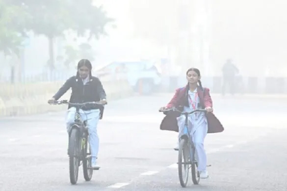 दिल्ली-NCR में घुट रहा है दम, नहीं सुधर रहे प्रदूषण के हालात; कई इलाकों में AQI 400 पार पहुंचा