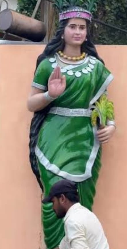 कलेक्ट्रेट परिसर में स्थित छत्तीसगढ़ महतारी की प्रतिमा पर विवाद