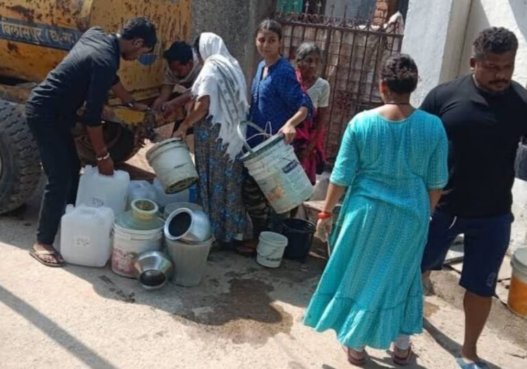 खूंटा घाट से सप्लाई क्या बंद हुई की आधे शहर में मची पानी के लिए हाहाकार