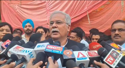(दुर्ग) सहकारी समिति हड़ताल में शामिल हुए पूर्व मुख्यमंत्री भूपेश बघेल