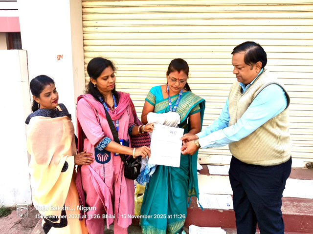 (दुर्ग) दुर्ग में दो दिवसीय विशेष अभियान: घर-घर जाकर हो रहा गणना पत्रक वितरण एवं वापसी