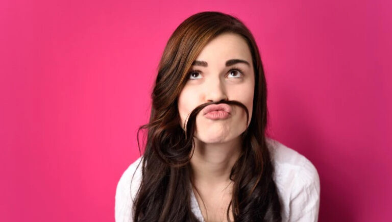 चेहरे के अनचाहे बालों को हटाने के लिए आजमाएं ये घरेलू नुस्खे