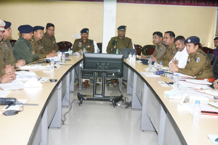 (रायपुर) उपद्रवी एवं शरारती तत्वों पर आवश्यक वैधानिक होगी कार्यवाही : आईजी मिश्रा