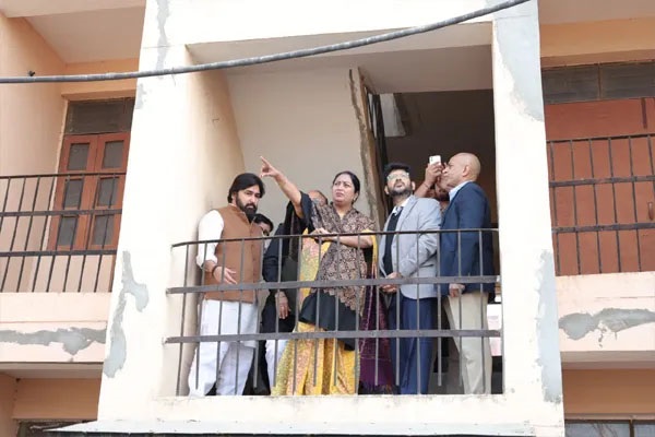 (नई दिल्ली)सीएम रेखा गुप्ता ने भलस्वा ईडब्ल्यूएस फ्लैट्स का किया निरीक्षण