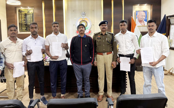 (जांजगीर चांपा) आरक्षक जीडी-ट्रेड के पद पर चयनित 10 अभ्यर्थियों को पुलिस अधीक्षक ने प्रदान किया नियुक्ति पत्र