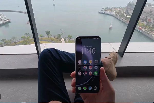 (बीजिंग)ये कंपनी लाई पहला एआई फोन : खुद स्क्रीन देखेगा, खुद टिकट बुक करेगा; वीडियो देख लोग बोले- यह तो खतरनाक है