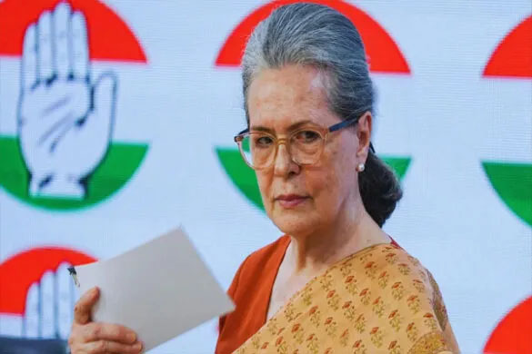 सोनिया गांधी को जन्मदिन पर कोर्ट का झटका, नागरिकता मिलने से पहले वोटर लिस्ट में नाम जुड़वाने के आरोप पर नोटिस जारी