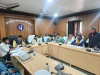 (बीजापुर)जिला पंचायत सीईओ ने सरपंच–सचिवों की बैठक लेकर योजनाओं की प्रगति की समीक्षा