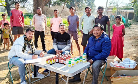 (कोरिया) खदौरा हाट बाजार में आयुष विभाग ने नि:शुल्क स्वास्थ्य शिविर आयोजित किया