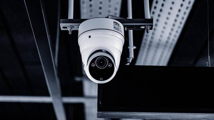 घरों में लगे लाखों कैमरे हैक कर बनाया यौन शोषण वाला कंटेंट, 4 गिरफ्तार