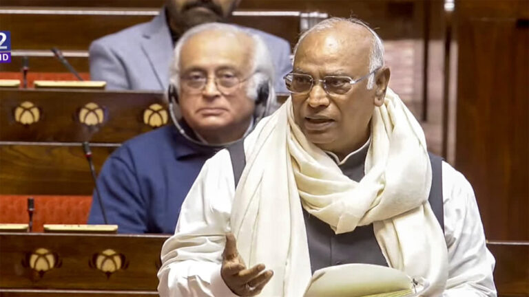 खडग़े ने राज्यसभा में धनखड़ के अचानक चले जाने का किया जिक्र, सत्ता पक्ष ने जताई आपत्ति