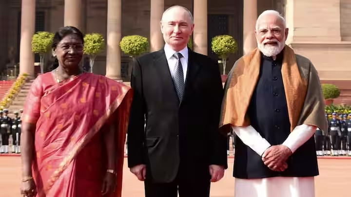 राष्ट्रपति भवन में रूसी राष्ट्रपति व्लादिमीर पुतिन का औपचारिक स्वागत, प्रधानमंत्री मोदी बोले- भारत शांति का पक्षधर