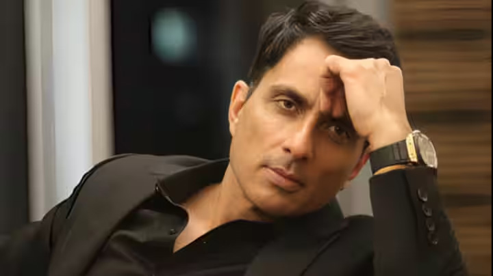 सोनू सूद ने किया इंडिगो का समर्थन, बोले- गुस्सा छोड़ो; चिल्लाने से बात नहीं बनने वाली